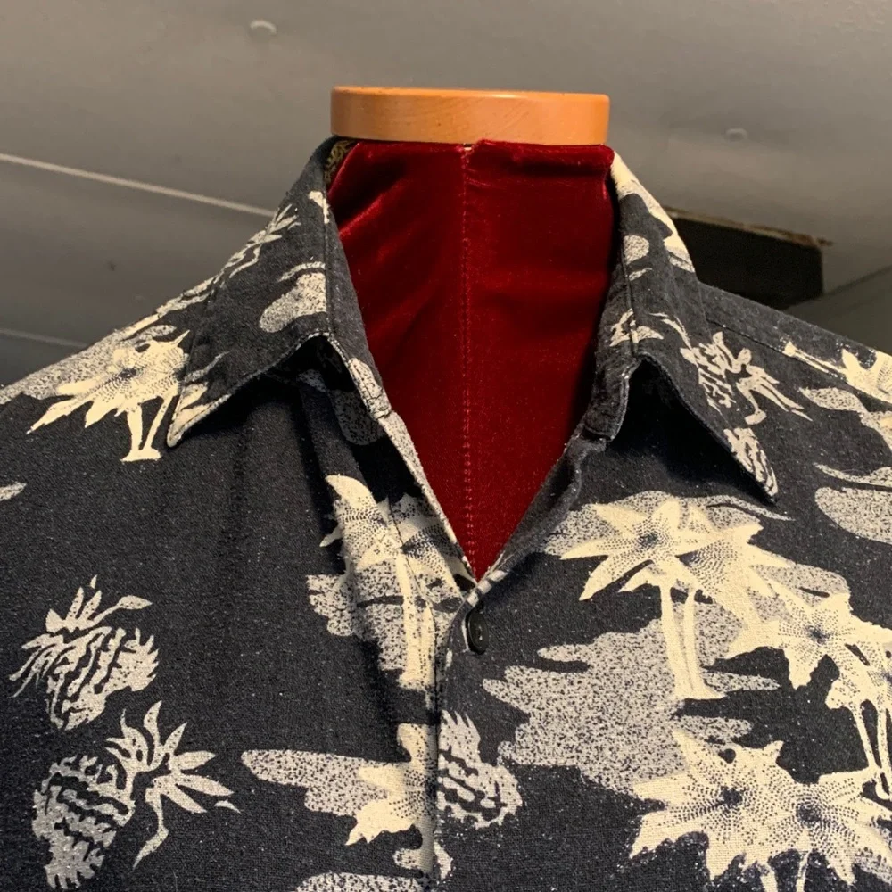 Washable Silk Men's Black and White Hawaiian Shirt - Picture 3 of 7